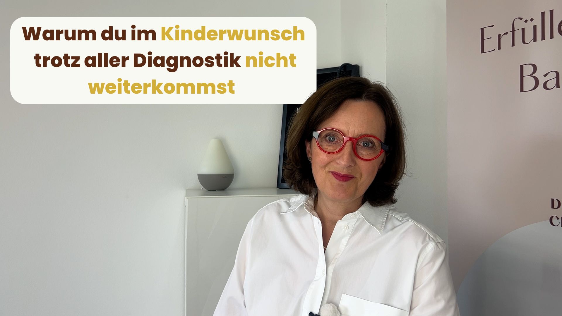 Dr Goesslinghoff, freundlich lächelnd, in die Kamera blicken